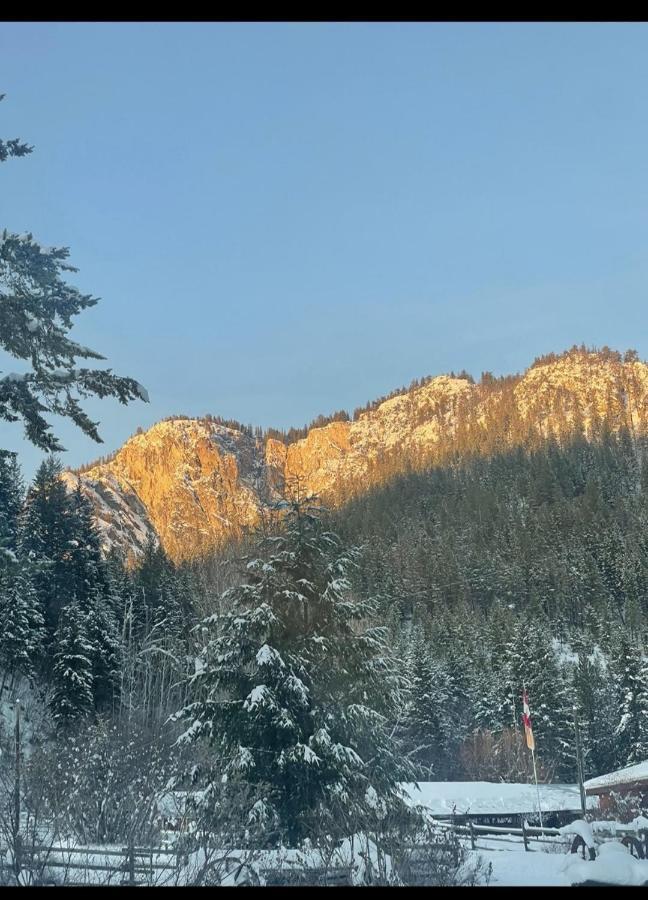 Camels Hump Guest Ranch Lumby Zewnętrze zdjęcie