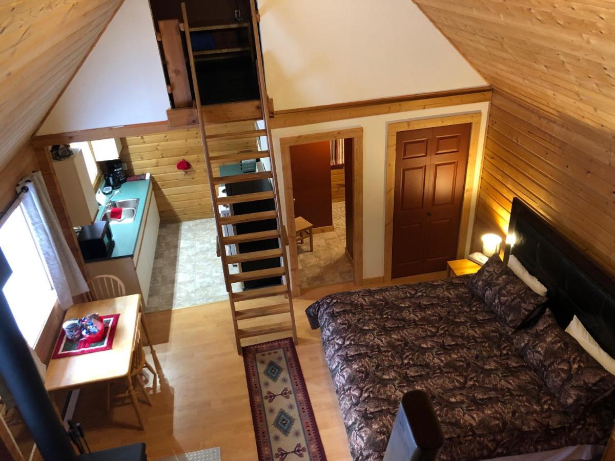 Camels Hump Guest Ranch Lumby Zewnętrze zdjęcie