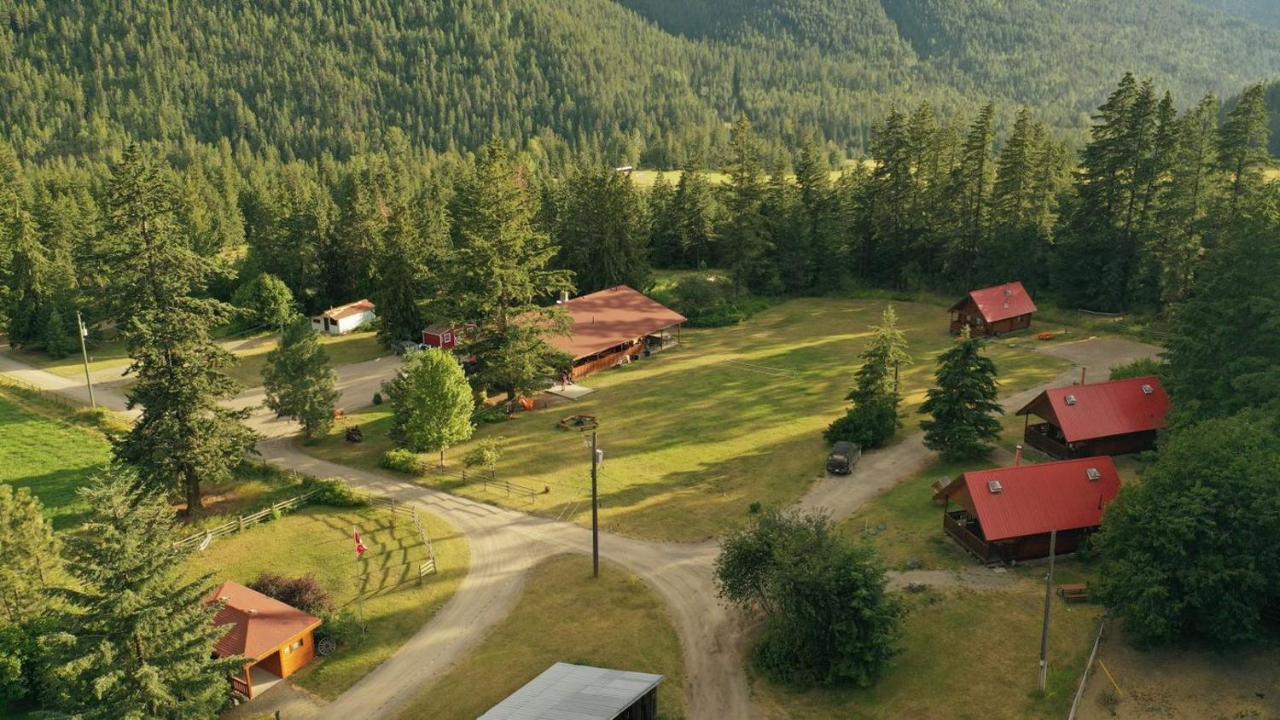 Camels Hump Guest Ranch Lumby Zewnętrze zdjęcie